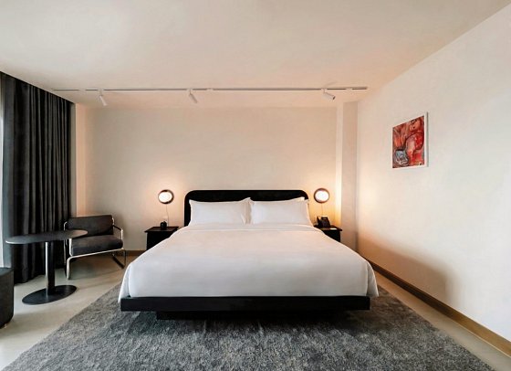 The StandardX Bangkok Phra Arthit - Wohnbeispiel King on the River/Deluxe King Riverview (Zimmercodierungen UB2 & UD1)