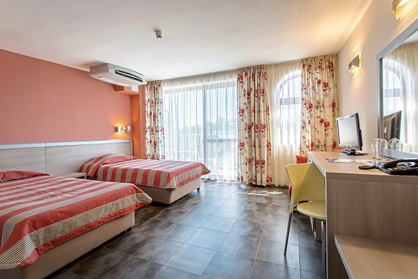 Hotel Longosa - Wohnbeispiel Doppelzimmer (Zimmercodierungen DB1, DE1, DS1 & DC1)