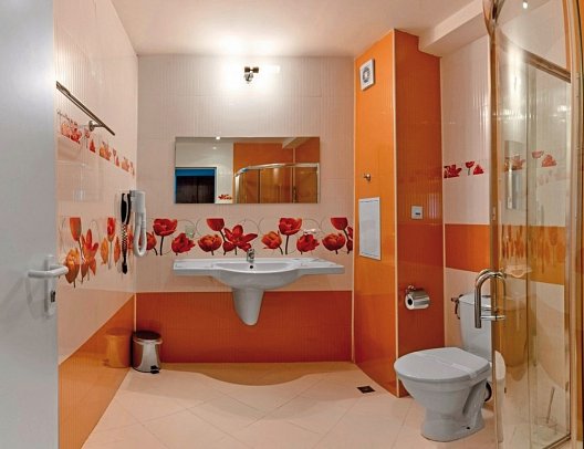 Glarus Beach - Bad Beispiel (Zimmercodierungen DB1, DBM, DBN, DC1, DCM, DP1, DQM & FB1)