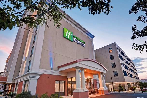 Holiday Inn Express & Suites Boston - Cambridge