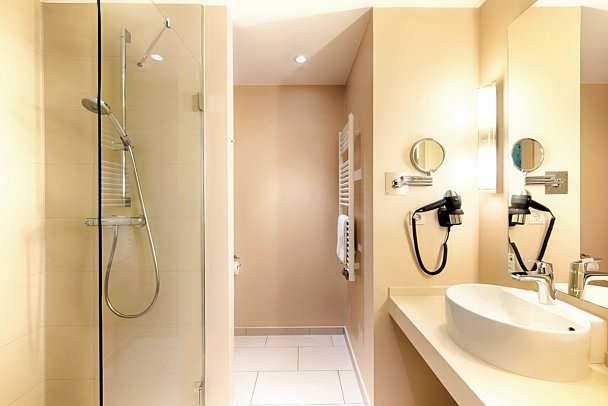 ACHAT Hotel Bremen City - Beispiel Bad Doppelzimmer (Zimmercodierung DB1)