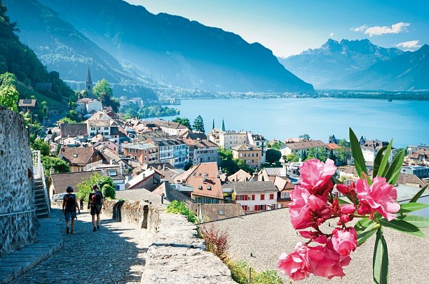 Die schönsten Berge der Schweizer Alpen - Blick auf Altstadt von Montreux