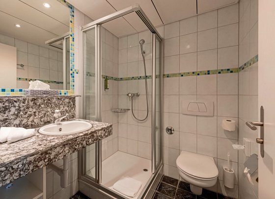 Victoria Lauberhorn Wengen, a Faern Collection Hotel - Beispiel Bad Doppelzimmer Komfort (Zimmercodierung DF2)
