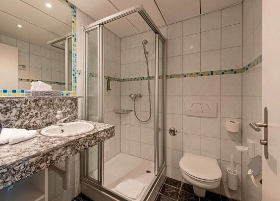 Victoria Lauberhorn Wengen, a Faern Collection Hotel - Beispiel Bad Doppelzimmer Komfort (Zimmercodierung DF2)