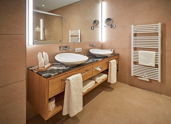 Villa Düne - Beispiel Bad Juniorsuite Premium (Zimmercodierungen JM1 & WM1)