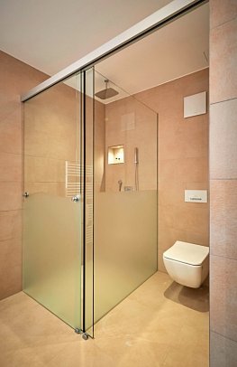 Villa Düne - Beispiel Bad Junior-/Familiensuite Premium (Zimmercodierungen JM1 & WM1)