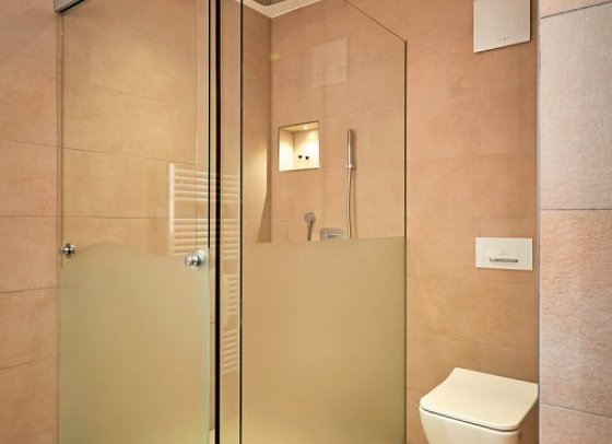 Villa Düne - Beispiel Bad Junior-/Familiensuite Premium (Zimmercodierungen JM1 & WM1)