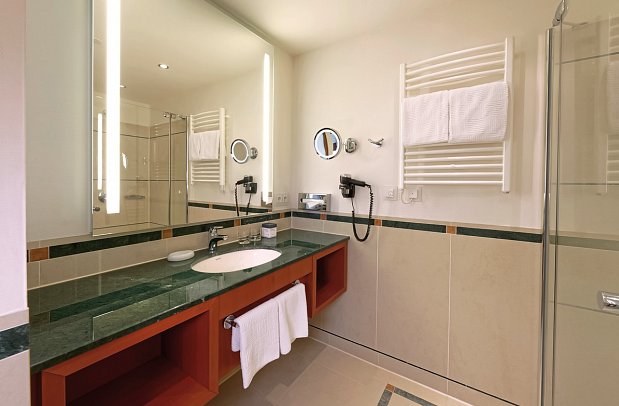 ATLANTIC Hotel Wilhelmshaven - Wohnbeispiel Doppelzimmer Komfort Landblick (Zimmercodierungen DFL & DSH)