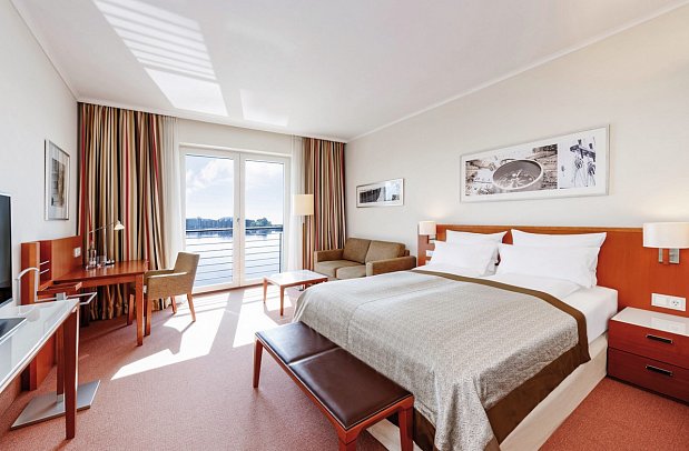 ATLANTIC Hotel Wilhelmshaven - Wohnbeispiel Doppelzimmer Superior Hafenblick (Zimmercodierung DSH)