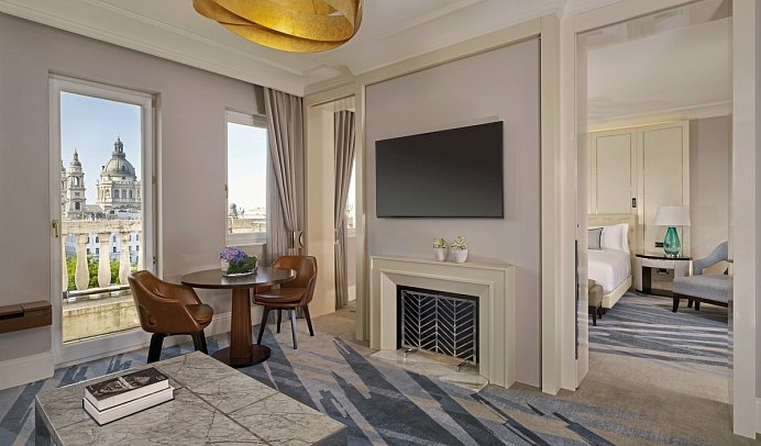 Al Habtoor Palace - Palace Suite Living Room Panoramic View