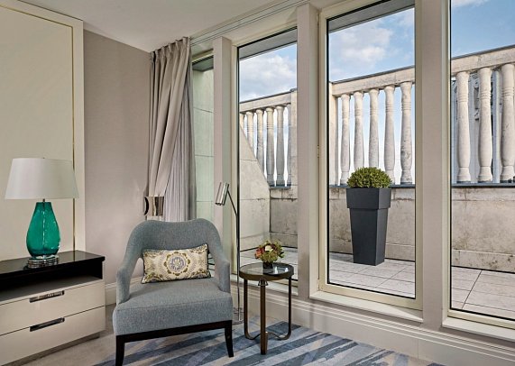 Al Habtoor Palace - Club Room