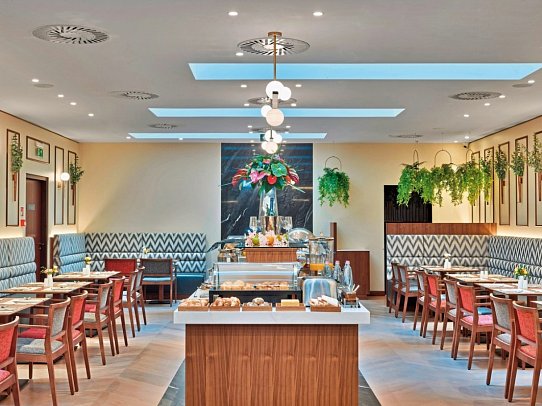 EST Grand Hotel Savoy