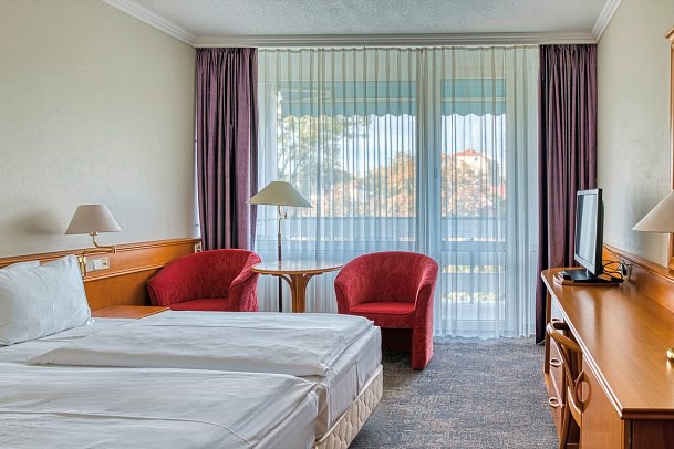 Ensana Thermal Hévíz Health Spa Hotel - Wohnbeispiel Doppelzimmer Standard mit Balkon (Zimmercodierungen DGA, DG1 & DG3)