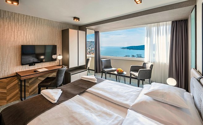 Hunguest Hotel Bál Resort - Wohnbeispiel Doppelzimmer Premium Seeblick (Zimmercodierung DMI)