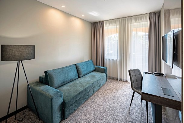 Hotel Azur - Wohnbeispiel Familienzimmer Deluxe (Zimmercodierung FD1)