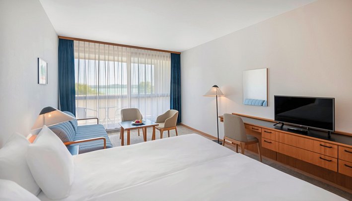 Club Tihany Hotel - Wohnbeispiel Doppelzimmer Superior Seeseite (Zimmercodierungen DS1 & DS2)