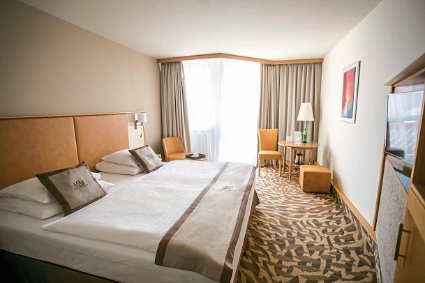 Lotus Therme Hotel & Spa - Wohnbeispiel Doppelzimmer Poolseite mit Balkon (Zimmercodierungen D1P & D2P)