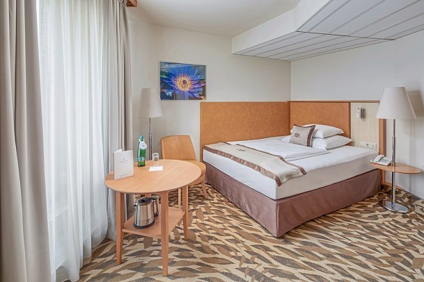 Lotus Therme Hotel & Spa - Wohnbeispiel Einzelzimmer Standard mit Balkon (Zimmercodierung EG1)