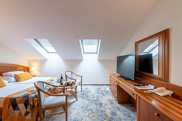 Hotel Palace Héviz - Wohnbeispiel Doppelzimmer Mansarde (Zimmercodierung DB1)