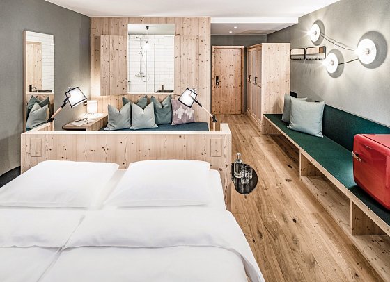 Falkensteiner Hotel Antholz - Wohnbeispiel Doppelzimmer Deluxe Talblick (Zimmercodierung DD1)