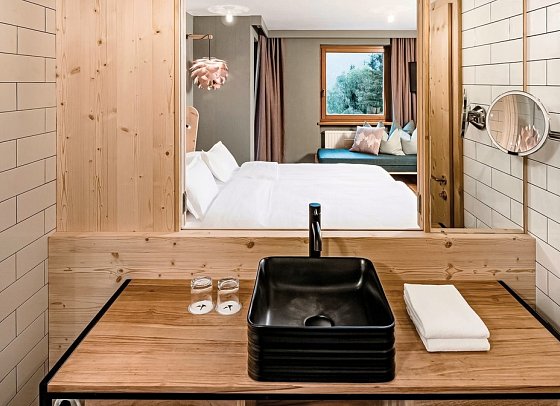 Falkensteiner Hotel Antholz - Wohnbeispiel Doppelzimmer Deluxe Talblick (Zimmercodierung DD1)
