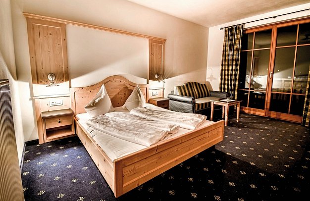 Vermoi - Wohnbeispiel Doppelzimmer Poolblick (Zimmercodierung DBP)