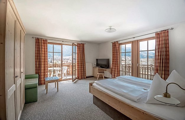 Vermoi - Wohnbeispiel Doppelzimmer Poolblick (Zimmercodierung DBP)
