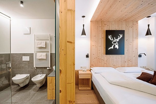 Naturhotel Miraval - Wohnbeispiel Doppelzimmer Berg (Zimmercodierung DB1)