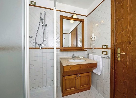 Grand Hotel Misurina - Badbeispiel Doppelzimmer (Zimmercodierungen DB1 & DB2)
