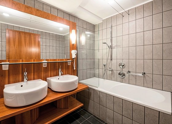 Krone - Badbeispiel Doppelzimmer Standard (Zimmercodierung DB1)