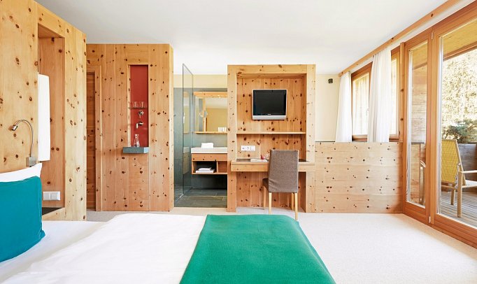 Hotel Arosea Life Balance - Wohnbeispiel Doppelzimmer Zirmbaum Ostbalkon (Zimmercodierung DB1)