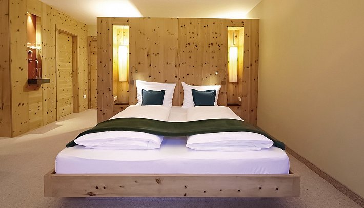 Hotel Arosea Life Balance - Wohnbeispiel Doppelzimmer Zirmbaum Ostbalkon (Zimmercodierung DB1)