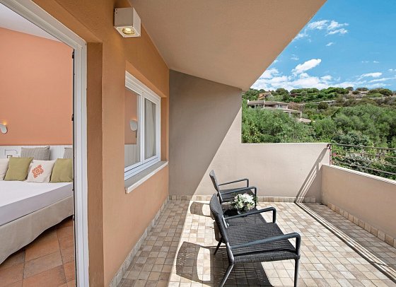 Chia Laguna - The Village - Wohnbeispiel Doppelzimmer Classic Cottage Balkon