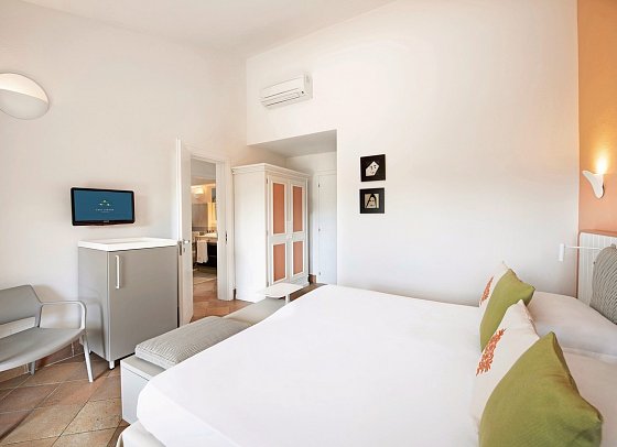 Chia Laguna - The Village - Wohnbeispiel Doppelzimmer Classic Cottage Balkon