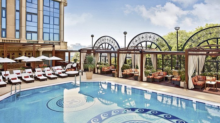 Four Seasons Hotel Cairo at The First Residence