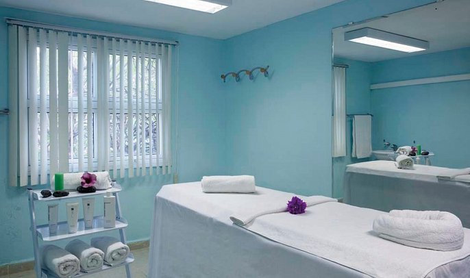 Memories Caribe Beach Resort