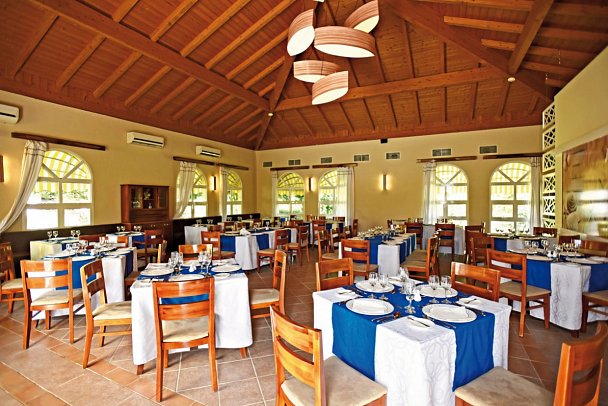 Memories Caribe Beach Resort