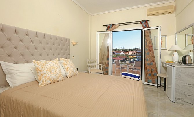 Cavomarina Beach - Wohnbeispiel Doppelzimmer Gartenblick (Zimmercodierung D1G)