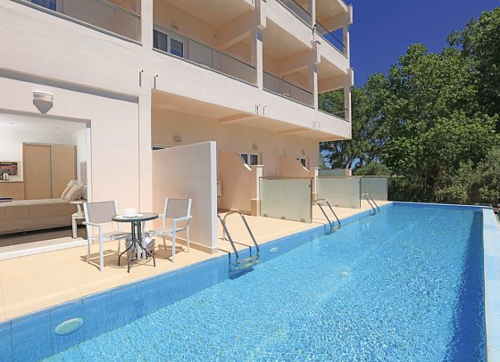 Cavomarina Beach - Wohnbsp. Doppelzimmer Swim-Up (Zimmercodierung DSQ)
