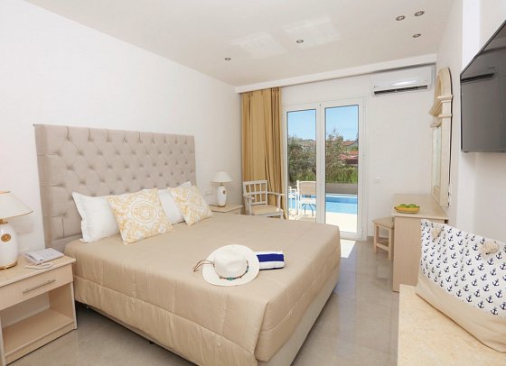 Cavomarina Beach - Wohnbsp. Doppelzimmer Swim-Up (Zimmercodierung DSQ)