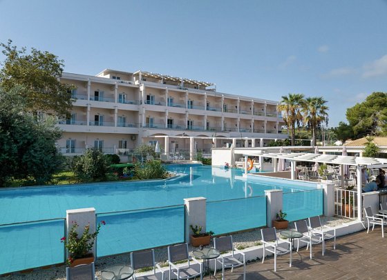 Cavomarina Beach