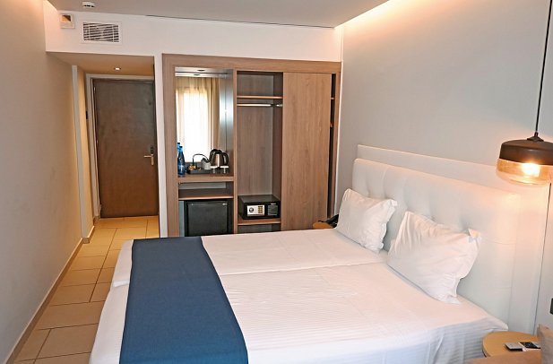 Wyndham Corfu Acharavi Hotel - Wohnbeispiel Doppelzimmer seitl. Meerblick (Zimmercodierung D1N)