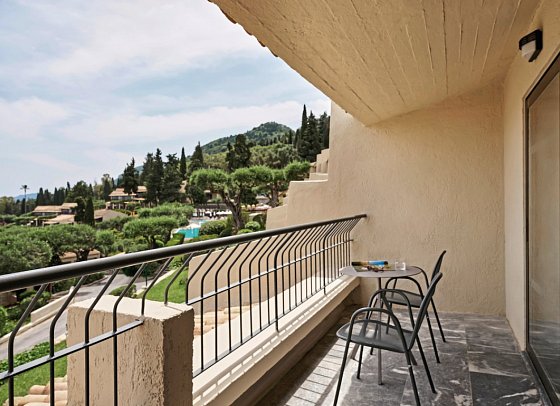 Aeolos Beach Resort - Wohnbeispiel Familienzimmer Meerblick (Zimmercodierung FBM)