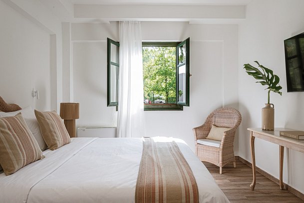 Grecotel LUXME Costa Botanica - Wohnbeispiel Familienzimmer mit Verbindungstür Veranda (Zimmercodierung FV1)