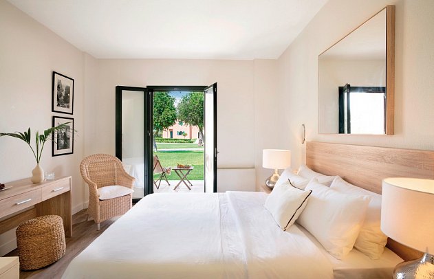 Grecotel LUXME Costa Botanica - Wohnbeispiel Bungalow Botanica Veranda (Zimmercodierung BB1)