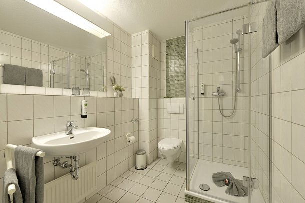 Residenz Oberhausen - Beispiel Bad Doppelzimmer Komfort (Zimmercodierung DF1)