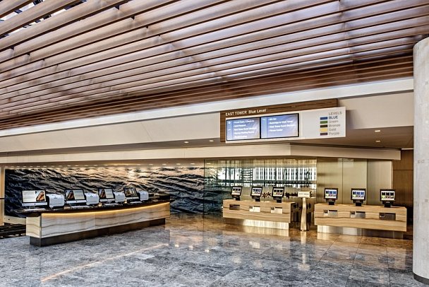 Hyatt Regency Chicago - Lobby
