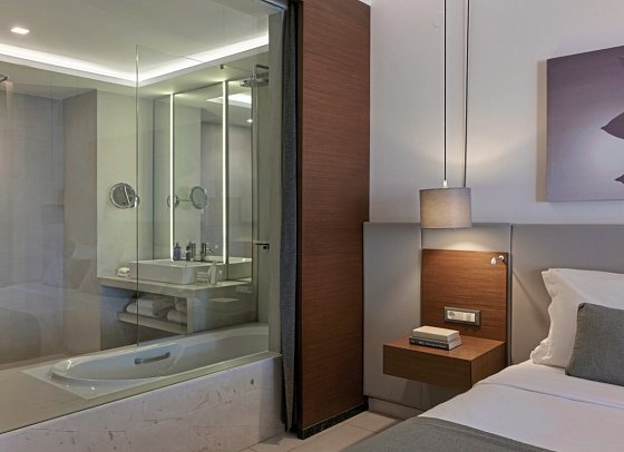 Atlantica Kalliston Resort - Wohnbeispiel Doppelzimmer Superior Meerblick Lagunenbereich Whirlpool (Zimmercodierung DSM)