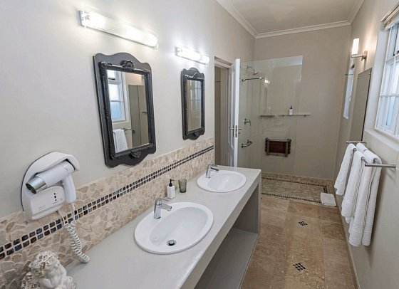 Baruch Guest Houses Stellenbosch - Beispiel Bad (Zimmercodierungen UG1 & UU1)