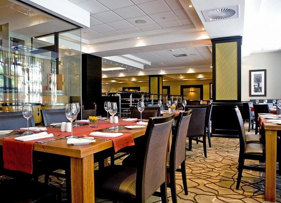 Southern Sun Waterfront - Restaurant